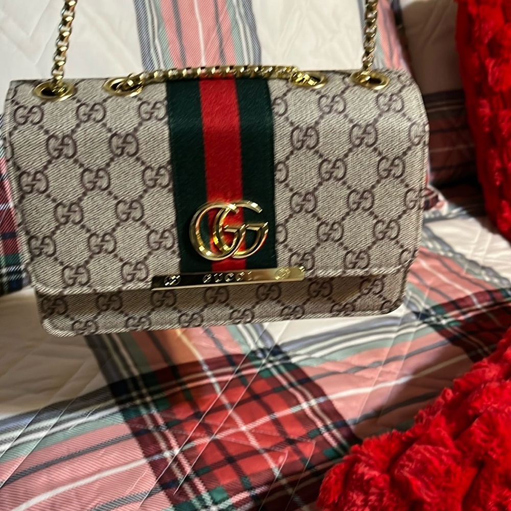 GG tan and Red Shoulder Bag with Iconic Design